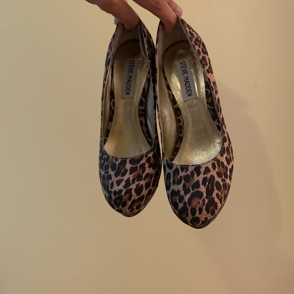LIKE NEW- Steve Madden Heels - Picture 2 of 4